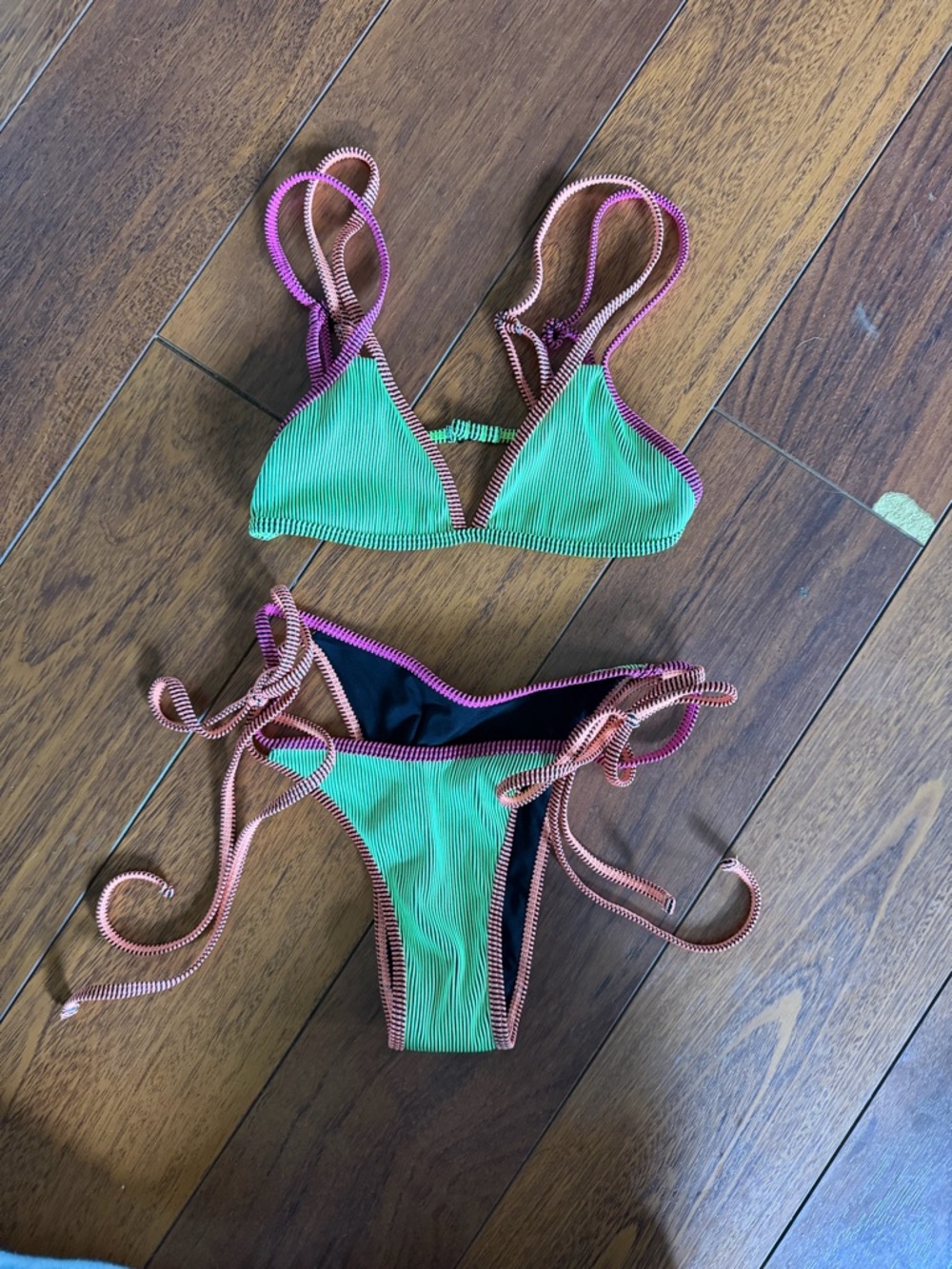 Green Contrast-Trim Triangle Bikini Set